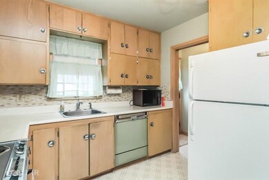 1016 68th St, Windsor Heights, IA 50324 - photo 5