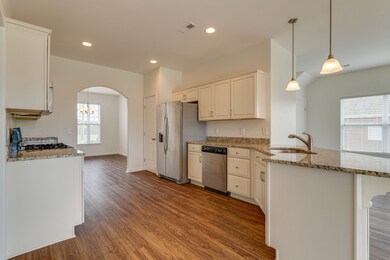 KITCHEN WITH BAR/SS APPLIANCES REMAIN