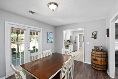 Breakfast area to kitchen