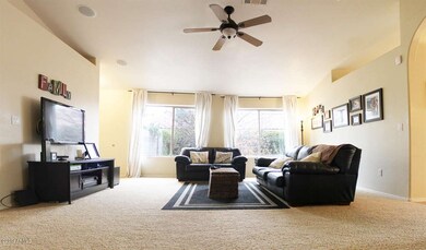 FamilyRoomImg