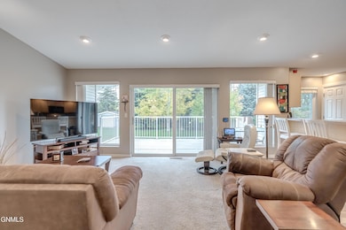 315VersaillesAve_0014