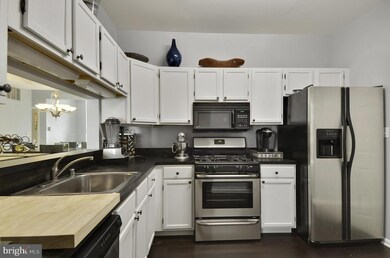 9116 Groffs Mill Dr unit 9116, Owings Mills, MD 21117 - photo 6