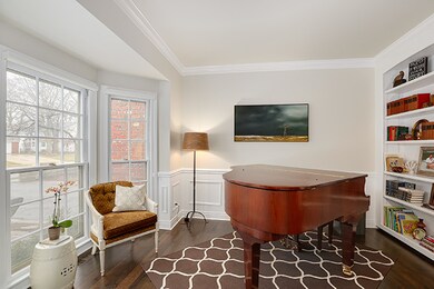 411 E Bauer Rd, Naperville, IL 60563 - photo 6