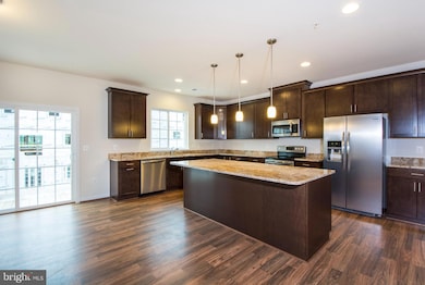 14894 Mason Creek Cir, Woodbridge, VA 22191 - photo 2