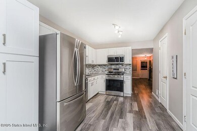70 Gridley Ave, Staten Island, NY 10303 - photo 7