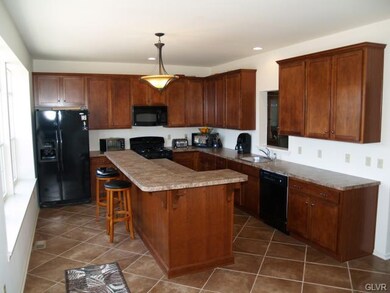 2073 Huntington Ln, Easton, PA 18040 - photo 5