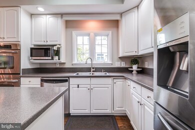 7919 Bressingham Dr, Fairfax Station, VA 22039 - photo 6