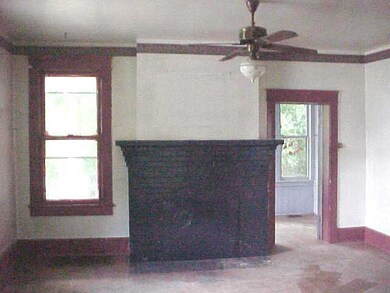 321 Main Street living room