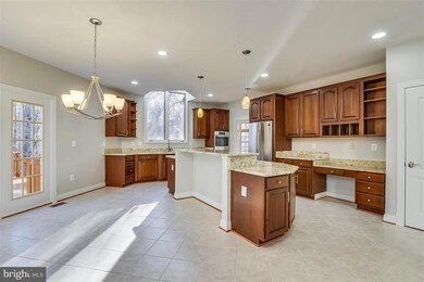 9210 Bexleywood Ct, Fairfax Station, VA 22039 - photo 5