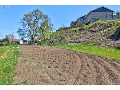 2313 E 10th St, the Dalles, OR 97058 - photo 4