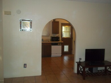 1408 E 8th 050