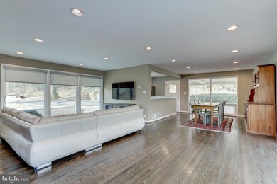 3415 Barkley Dr, Fairfax, VA 22031 - photo 5