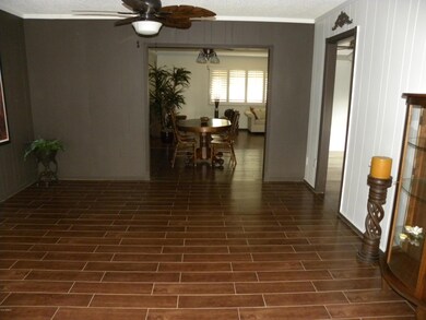 Az & Dining room