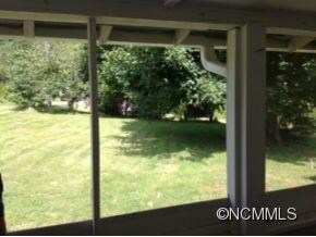 Level yard & peaceful setting