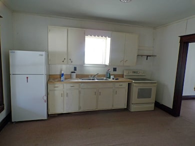 315 W 3rd St, Miltonvale, KS 67466 - photo 3