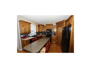 GRANITE ISLAND W/SITTING AREAS!!