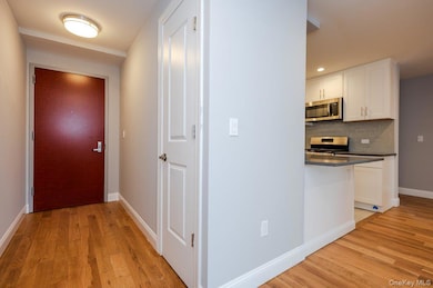 661 W Broadway unit 604, Long Beach, NY 11561 - photo 5