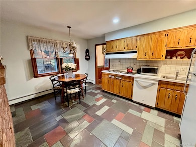 8 Rope Ct, Melville, NY 11747 - photo 4