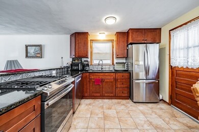 237 Stapleton Rd, Springfield, MA 01109 - photo 5