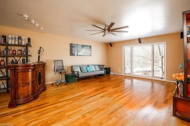 1108 Gatehouse Rd, High Point, NC 27262 - photo 2