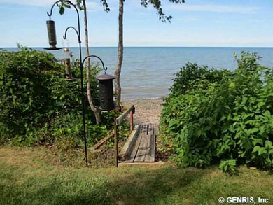 View No bank, sandy lake stone beach