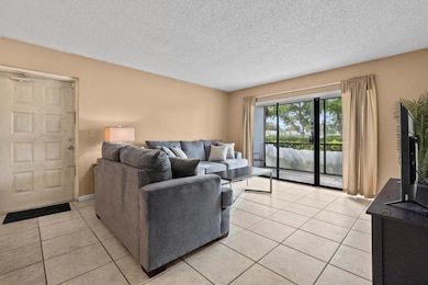 1015 Green Pine Blvd unit 11, West Palm Beach, FL 33409 - photo 6