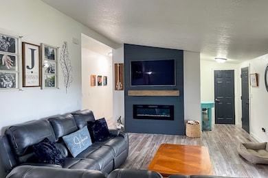 1709 5th Ave SW, Minot, ND 58701 - photo 3