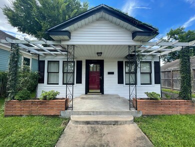 1031 Peddie St, Houston, TX 77009 - photo 2