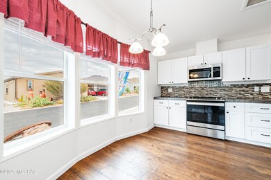 7707 CN Breakfast Nook with Mtn View