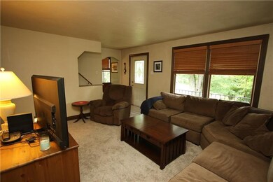 Spacious 15x13 Living Room w/ Newer Carpeting (Jun