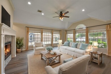 319 Parkwood Village Dr, Friendswood, TX 77546 - photo 6