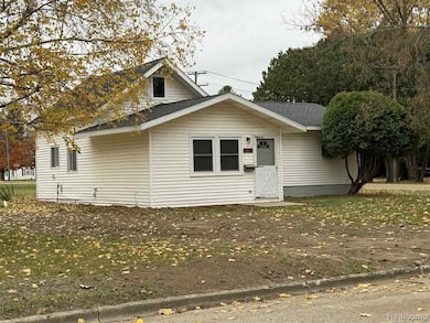 508 N Silver St, Bad Axe, MI 48413 - photo 2