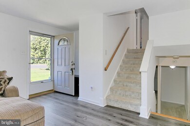 2567 Viking Dr, Herndon, VA 20171 - photo 5