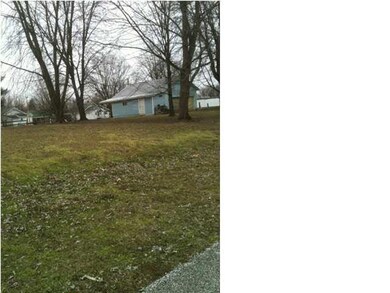 109 N Burnetta St, Elnora, IN 47529 - photo 4