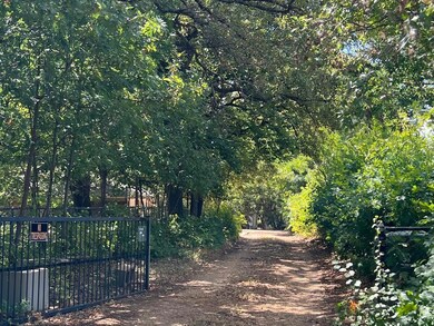 7904 Green Valley Dr, North Richland Hills, TX 76182 - photo 2