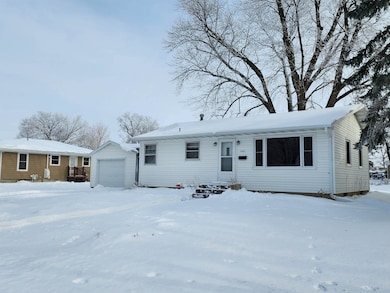 1006 Madison St, Emmetsburg, IA 50536 - photo 2