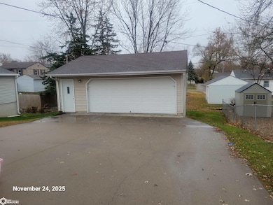 808 E Woodland Ave, Ottumwa, IA 52501 - photo 4