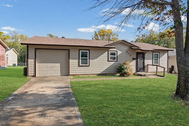 814 Bell Dr, Euless, TX 76039 - photo 2