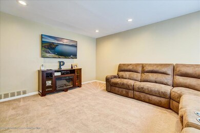 08-Family Room