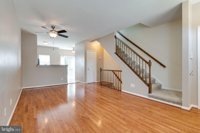 4262 Ashmere Cir, Dumfries, VA 22025 - photo 4