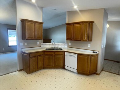 913 Elm Ave W, Menomonie, WI 54751 - photo 4