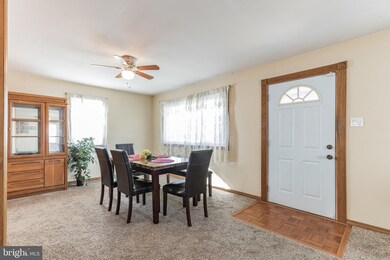 422 Edgewood Ave, Folsom, PA 19033 - photo 7