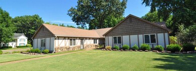 This single story ranch style home is within walki