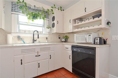 439 Metacom Ave, Bristol, RI 02809 - photo 5