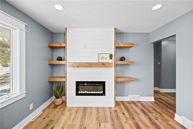 2815 E 27th St, Des Moines, IA 50317 - photo 6