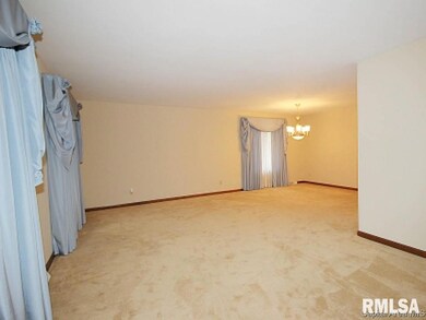 1320 Weston Pointe Dr, Springfield, IL 62704 - photo 2