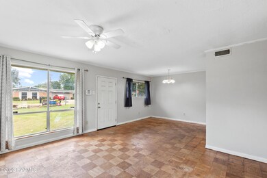 501Dafney-15