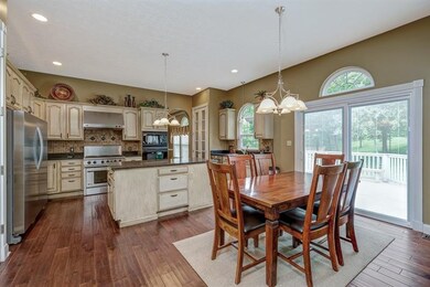 This eat-in, custom kitchen has it all!