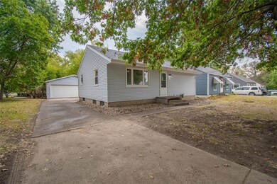 3673 67th St, Urbandale, IA 50322 - photo 4