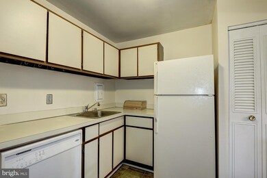33 Canterbury Square unit 101, Alexandria, VA 22304 - photo 7